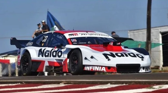 Matías Rossi hizo historia con Toyota al imponerse en el ‘Desafío de las Estrellas’ en El Villicum Matías Rossi hizo historia con Toyota al imponerse en el ‘Desafío de las Estrellas’ en El Villicum