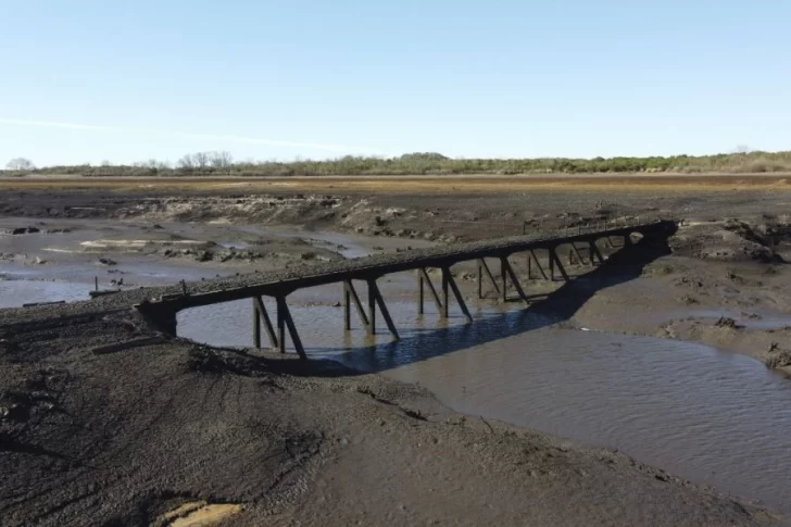 A Uruguay solo le queda un 1% de agua potable y el futuro inmediato es oscuro A Uruguay solo le queda un 1% de agua potable y el futuro inmediato es oscuro