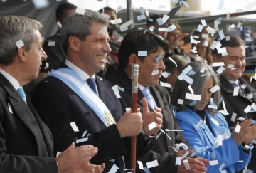 Pese al frío los sanjuaninos disfrutaron del desfile por el 207º aniversario de la Independencia en Zonda Pese al frío los sanjuaninos disfrutaron del desfile por el 207º aniversario de la Independencia en Zonda
