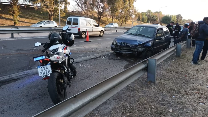 Aparatoso choque en la Circunvalación y complicaciones en el tránsito