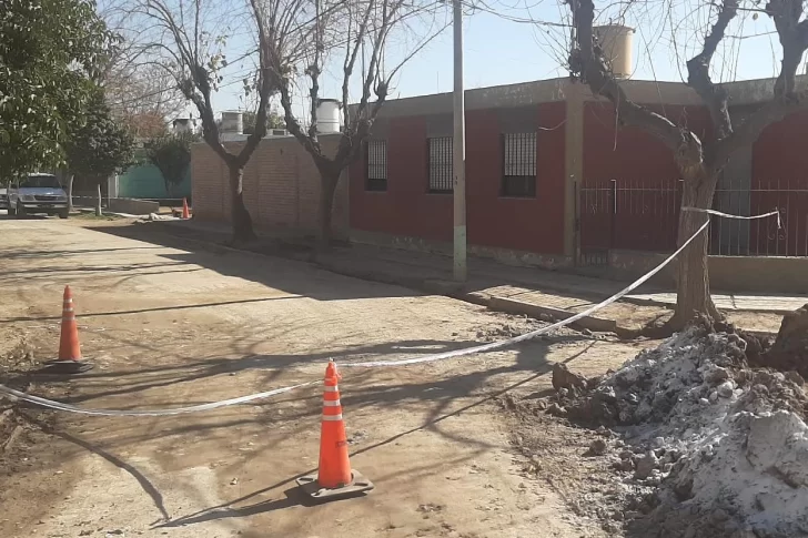 Un anciano subió a barrer el techo, perdió el equilibrio y cayó: murió a los pocos minutos