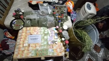 Allanan por un robo y dan con gran cantidad de marihuana, una tumbera y cosas robadas Allanan por un robo y dan con gran cantidad de marihuana, una tumbera y cosas robadas