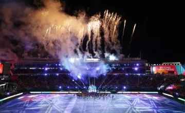 Con un show de música y los triunfos de los anfitriones, arrancó el Mundial femenino