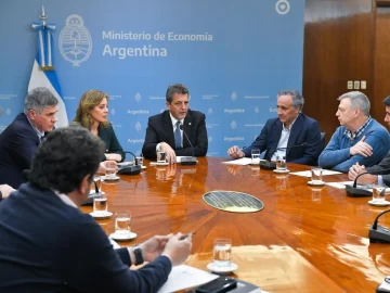 Massa acordó con supermercados un tope de 5% de aumento mensual durante 90 días Massa acordó con supermercados un tope de 5% de aumento mensual durante 90 días
