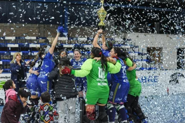 Las chicas de Concepción dieron una nueva vuelta olímpica en el hockey local Las chicas de Concepción dieron una nueva vuelta olímpica en el hockey local