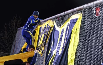 Incidentes entre hinchas de Nacional y Boca: los videos del duro cruce afuera del estadio Incidentes entre hinchas de Nacional y Boca: los videos del duro cruce afuera del estadio