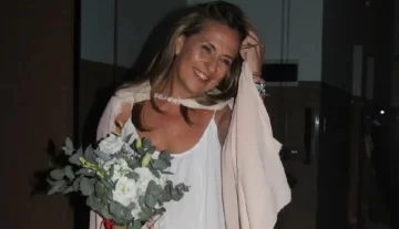 Insólito: estuvo en pareja, se separó y a los 49 años se casó con ella misma: “Me amo” Insólito: estuvo en pareja, se separó y a los 49 años se casó con ella misma: “Me amo”