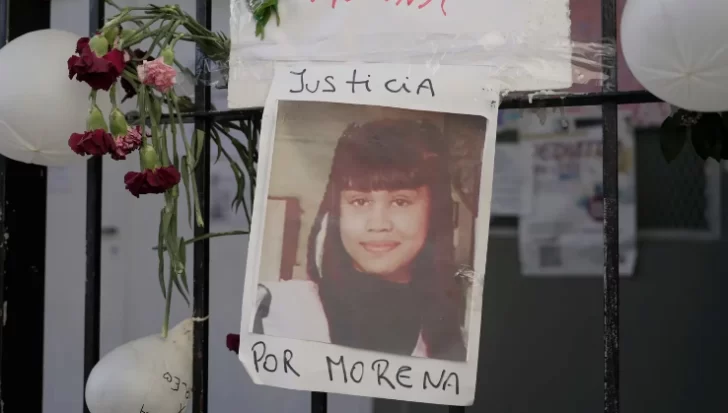 Persiste el dolor: en la escuela a la que iba Morena no se votó y hubo demoras por el traslado de mesas Persiste el dolor: en la escuela a la que iba Morena no se votó y hubo demoras por el traslado de mesas