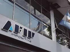 AFIP pone el ojo en consumos con tarjetas de débito: cuál es el límite y qué pasa si lo excedés