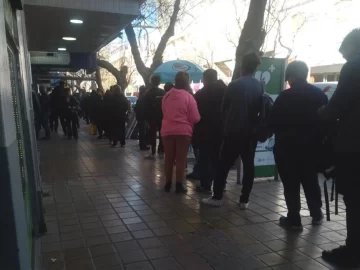 El dólar libre escaló hasta $685 en la city porteña y en San Juan se negoció a $720 El dólar libre escaló hasta $685 en la city porteña y en San Juan se negoció a $720