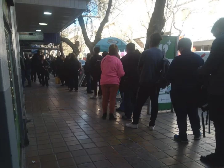 El dólar libre escaló hasta $685 en la city porteña y en San Juan se negoció a $720 El dólar libre escaló hasta $685 en la city porteña y en San Juan se negoció a $720