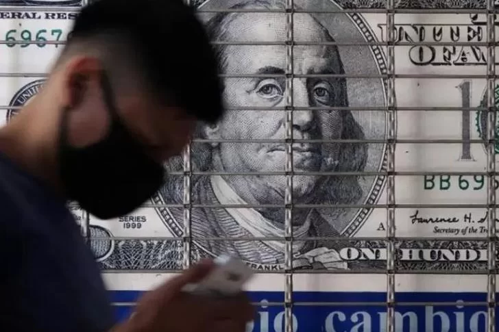 El dólar blue subió a $560 y superó la inflación acumulada