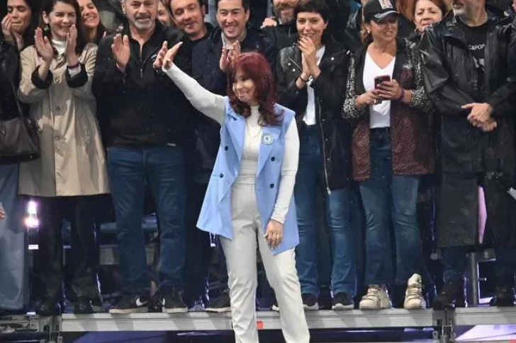 CFK se mete en el tramo final de la campaña y acusa a Macri
