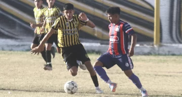 San Lorenzo manda solo