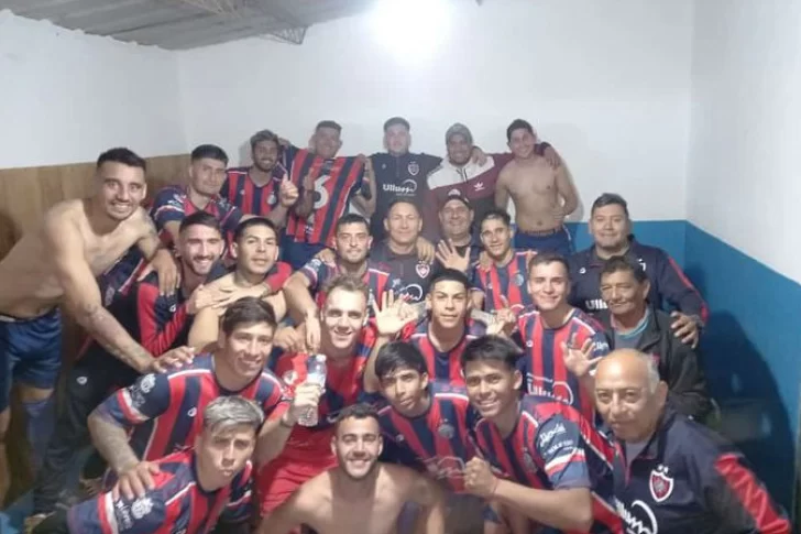 Seis alaridos para el sólido andar del líder