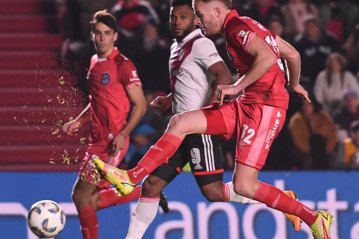 El campeón se resbaló en La Paternal