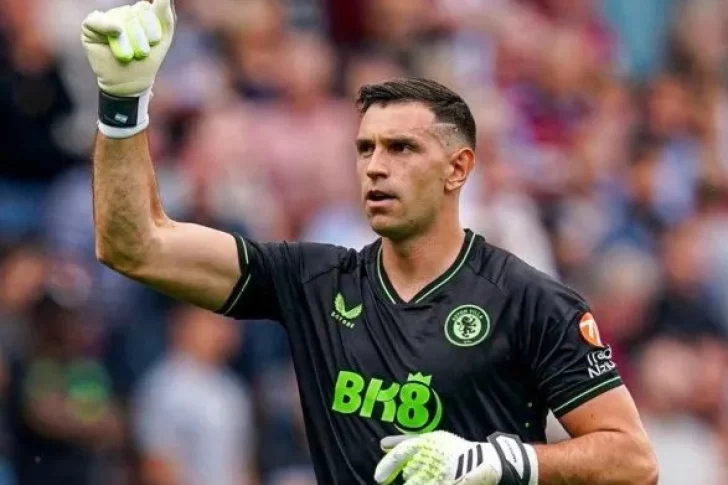 El Dibu se destacó en la goleada del Aston Villa