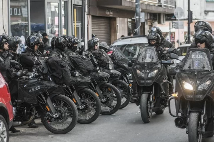 Polémica entre el Gobierno y Milei por supuestos saqueos