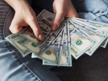 El dólar blue cerró a un récord de $577 en la city porteña y $590 en San Juan El dólar blue cerró a un récord de $577 en la city porteña y $590 en San Juan