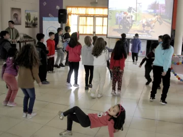Los chicos que bailaron y saltaron sin descanso para celebrar su día
