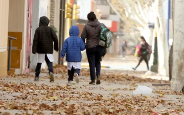 El fuerte viento Zonda obligó a suspender las clases del turno mañana del martes El fuerte viento Zonda obligó a suspender las clases del turno mañana del martes