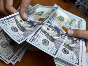 El dólar blue avanzó dos pesos en la penúltima rueda antes de las PASO El dólar blue avanzó dos pesos en la penúltima rueda antes de las PASO