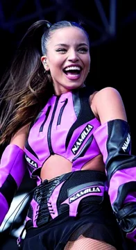 Emilia Mernes revienta las redes con su taparrabos graffitti