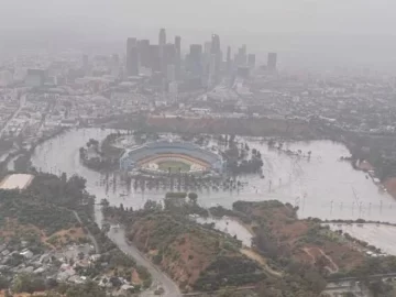 El huracán Hilary dejó un muerto en México y llegó a Estados Unidos causando inundaciones El huracán Hilary dejó un muerto en México y llegó a Estados Unidos causando inundaciones