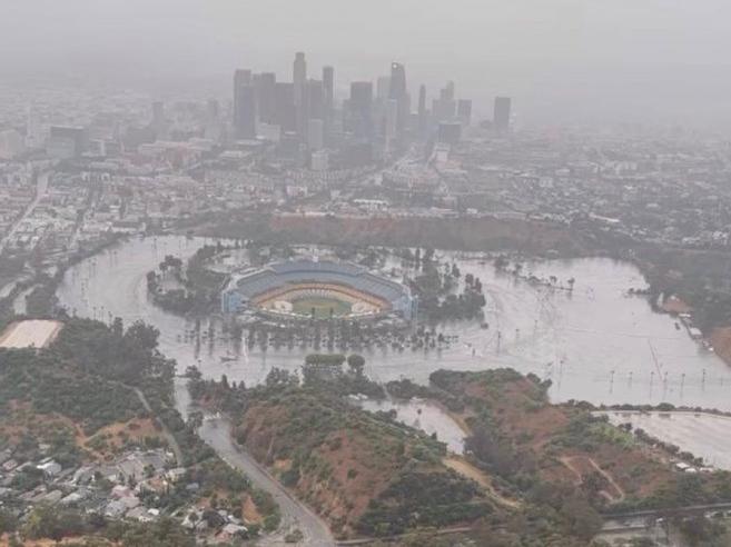 El huracán Hilary dejó un muerto en México y llegó a Estados Unidos causando inundaciones El huracán Hilary dejó un muerto en México y llegó a Estados Unidos causando inundaciones