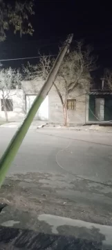 Por el viento Zonda, 4.258 usuarios se quedaron sin el servicio de electricidad Por el viento Zonda, 4.258 usuarios se quedaron sin el servicio de electricidad