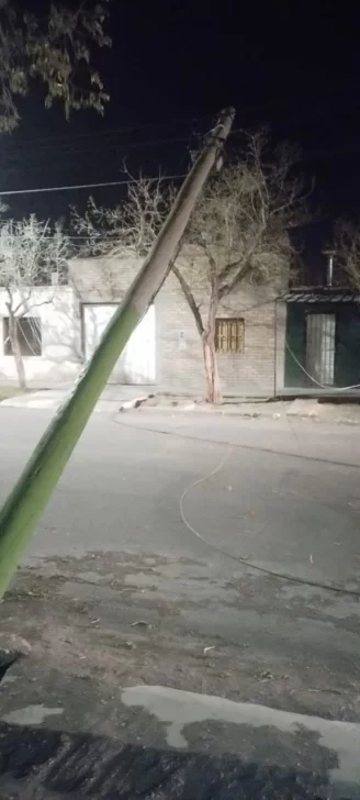 Por el viento Zonda, 4.258 usuarios se quedaron sin el servicio de electricidad Por el viento Zonda, 4.258 usuarios se quedaron sin el servicio de electricidad