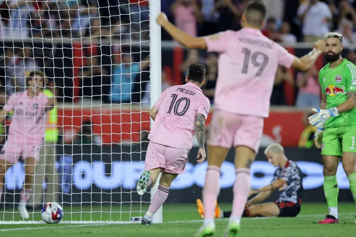 Lio largó en el banco y lo cerró con un gol