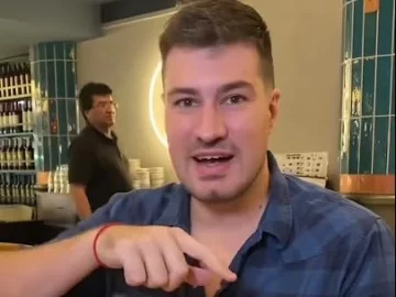 Un influencer comió sin límites en una famosa parrilla argentina y mostró cuánto pagó Un influencer comió sin límites en una famosa parrilla argentina y mostró cuánto pagó