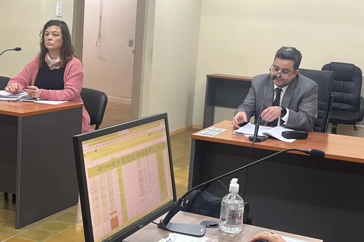 Denuncian que una policía agredió a una niña de 12 años durante un procedimiento en Rawson