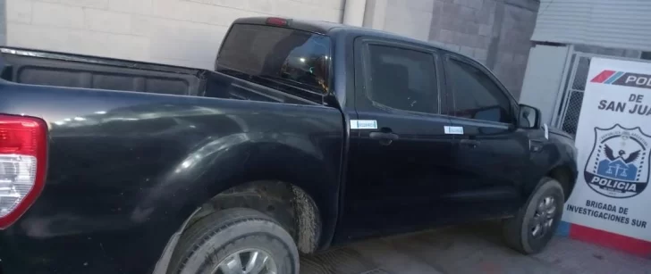 En Los Berros hallaron una camioneta “melliza” que había sido robada en Lomas de Zamora En Los Berros hallaron una camioneta “melliza” que había sido robada en Lomas de Zamora