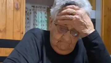 Se hizo un tatuaje en honor a su abuela y la reacción de la señora escandalizó a todos Se hizo un tatuaje en honor a su abuela y la reacción de la señora escandalizó a todos