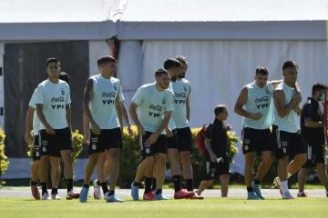 Práctica y esperan al capitán Práctica y esperan al capitán