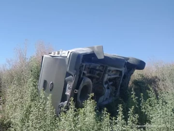 Perdió el control de la camioneta y protagonizó un espectacular vuelco Perdió el control de la camioneta y protagonizó un espectacular vuelco