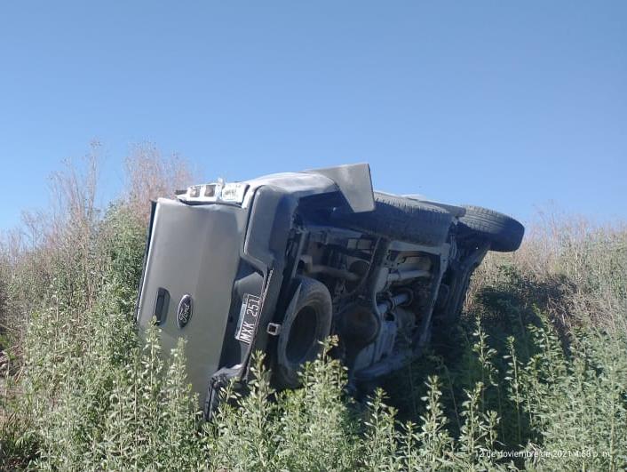 Perdió el control de la camioneta y protagonizó un espectacular vuelco Perdió el control de la camioneta y protagonizó un espectacular vuelco