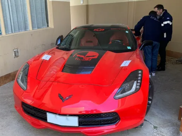 Aduana secuestró dos autos de alta gama que entraron de contrabando: la multa asciende a $15.400.000 Aduana secuestró dos autos de alta gama que entraron de contrabando: la multa asciende a $15.400.000