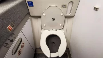 Un avión aterrizó de emergencia por “riesgo biológico” de pasajero con diarrea Un avión aterrizó de emergencia por “riesgo biológico” de pasajero con diarrea