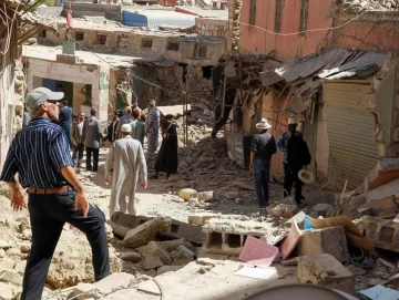 Más de 1.300 muertos por el sismo Más de 1.300 muertos por el sismo