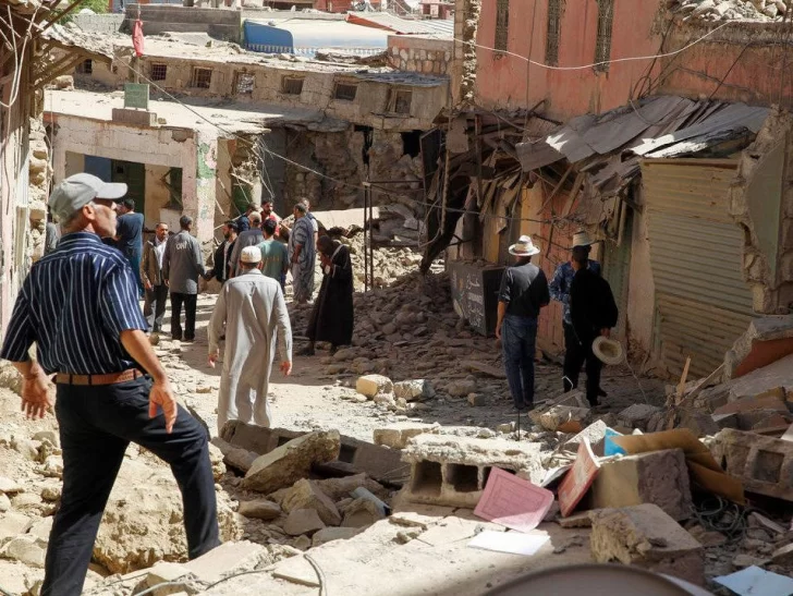 Más de 1.300 muertos por el sismo Más de 1.300 muertos por el sismo