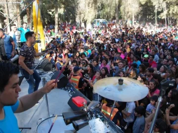 En el interior también celebrarán la primavera con DJ y bandas en vivo