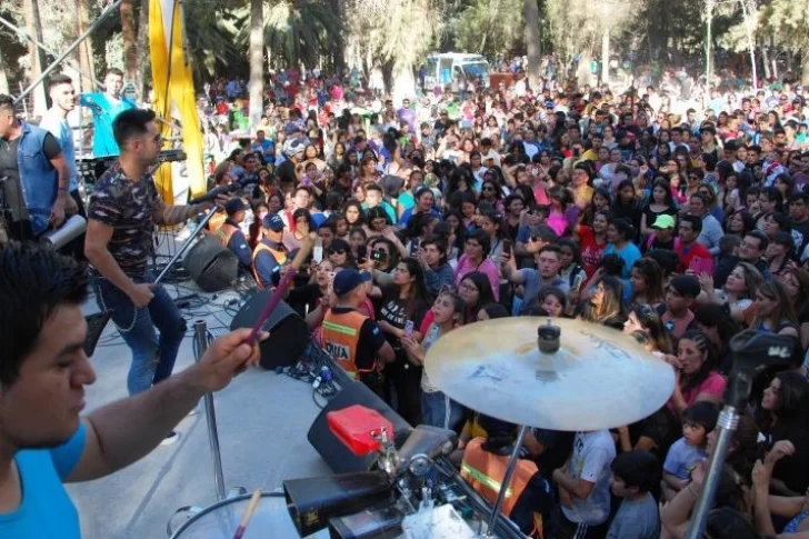 En el interior también celebrarán la primavera con DJ y bandas en vivo