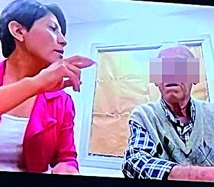 A través de una intérprete, le notificaron a jubilado sordo que lo investigan por abuso
