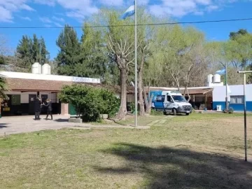Un chico de 14 hirió a una docente y a una chica a machetazos Un chico de 14 hirió a una docente y a una chica a machetazos