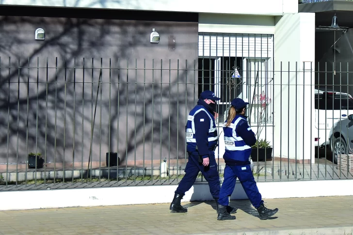 Asaltan a mujer en su casa y le roban más de $3.600.000 ¿la siguieron al salir de un banco?