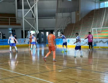 Huarpes se encamina a las semifinales