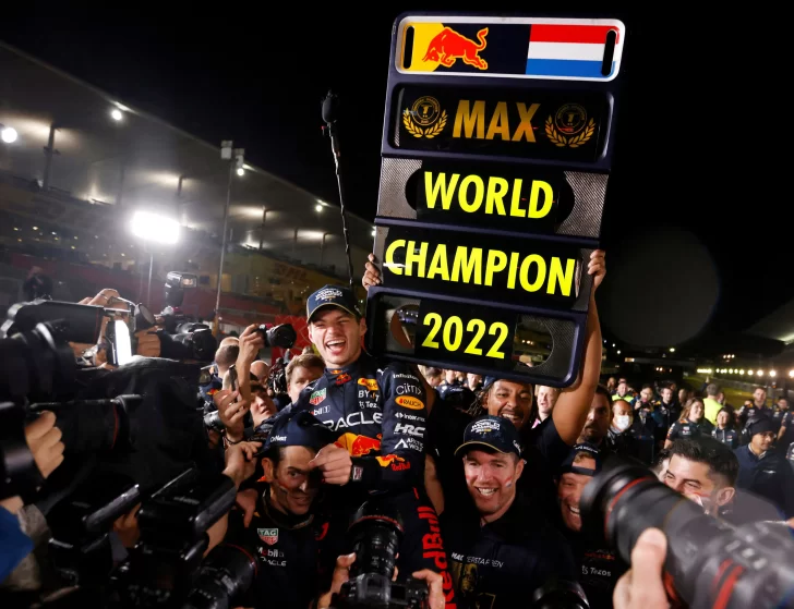 Con lluvia y confusión, Verstappen logró el bicampeonato de la F1